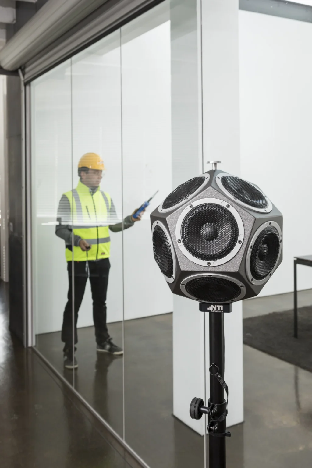 Nti Ds3 Xl2 Sound Insulation Measurement Safety Clothing Portrait